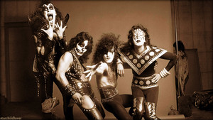  Kiss ~Hollywood, California…August 18, 1974 (Hotter than Hell фото shoot)