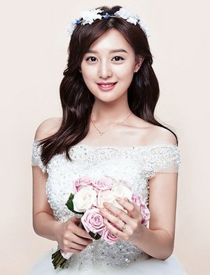 Kim Ji Won shines bright like a diamond for 'Mollis'