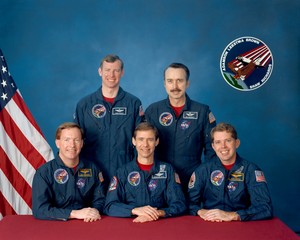 STS 28 Mission Crew