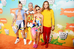  dnce red carpet