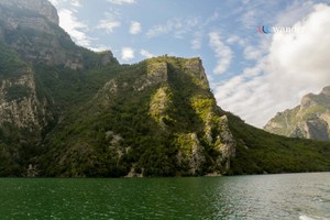  Komani Lake, アルバニア