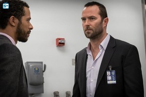  Blindspot- Episode 1.23 - Why Awaits Life's End (Season Finale) - Promotional चित्रो