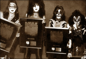 KISS (NYC) February 18, 1977…(Madison Square Garden)