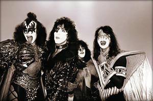  吻乐队（Kiss） ~Stafford, England…September 5, 1980 (Unmasked tour)