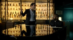  Lucifer 1x09 "A Priest Walks Into a Bar" Screencaps