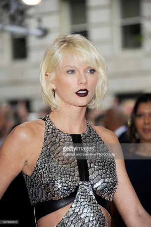  Taylor veloce, swift at MET Gala 2016