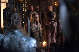 The 100 “Bitter Harvest” (3x06) promotional picture