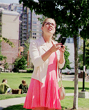  felicity’s outfit(s) per episode: (THE FLASH) 1x04 Going Rogue