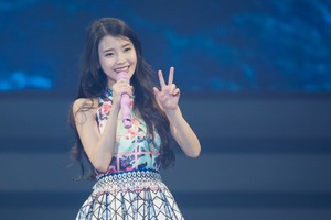 151121 iu 'CHAT-SHIRE' concierto in Seoul Olympic Hall