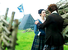  Jamie and Claire Kiss - 2x9