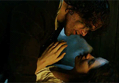  Jamie and Claire Kiss - 2x9