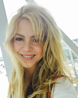  Shakira Smile