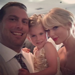  Taylor быстрый, стремительный, свифт at a fan's wedding