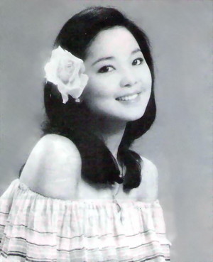  Teresa Teng- Teng Li-Chun oder Deng Lijun (January 29, 1953 – May 8, 1995)