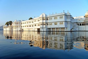 taj lake palace luxury hotel rajasthan