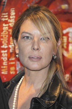  Deborah Kara Unger 2011