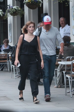  Emma Watson and Knight in 伦敦