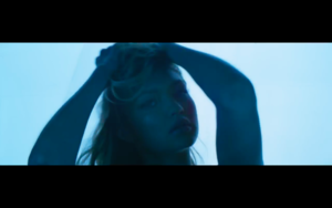  Gigi in Calvin Harris' How Deep Is Your l’amour musique Video