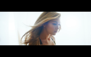  Gigi in Calvin Harris' How Deep Is Your 愛 音楽 Video