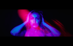  Gigi in Calvin Harris' How Deep Is Your प्यार संगीत Video