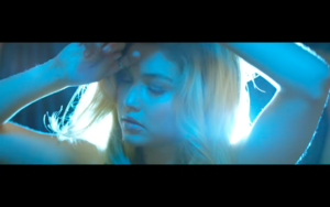  Gigi in Calvin Harris' How Deep Is Your l’amour musique Video