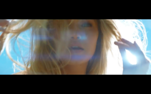  Gigi in Calvin Harris' How Deep Is Your amor música Video