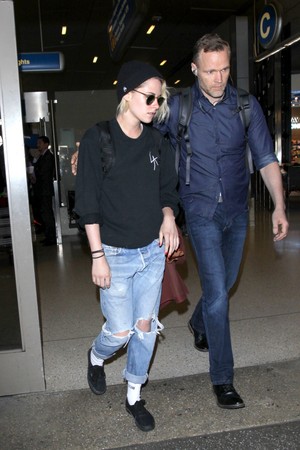  Kristen Arriving At LAX (June 26, 2016)