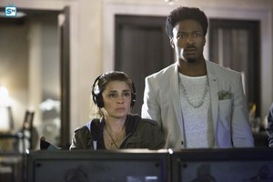 Unreal "Guerrilla" (2x03) promotional picture