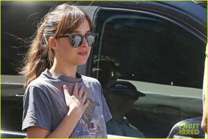  dakota johnson goes casual for lunch with fifty shades gang 01