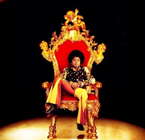 -THE-DAY-THE-KING-CAME-AND-CHANGED-THE-WORLD-mj-s-robot-dance-39866933-500-483.jpg