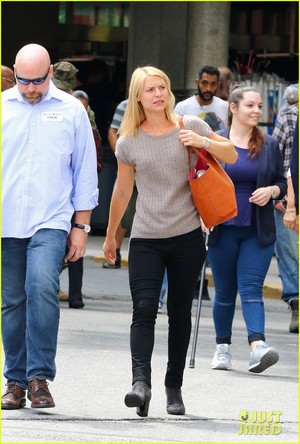  Claire Danes Kicks Off 'Homeland' Filming in New York City