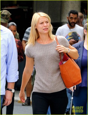  Claire Danes Kicks Off 'Homeland' Filming in New York City