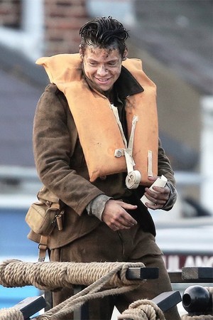  Harry Styles on the set of Dunkirk
