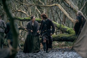 Outlander "Dragonfly in Amber" (2x13) First Look