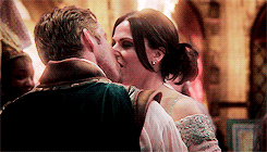 Robin and Regina kiss