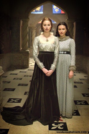  The White Queen Stills - Elizabeth and Cecily of York