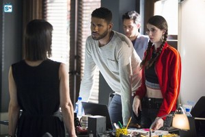  Unreal "Fugitive" (2x08) promotional picture