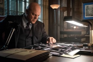 Gotham - Episode 3.05 - Anything for آپ