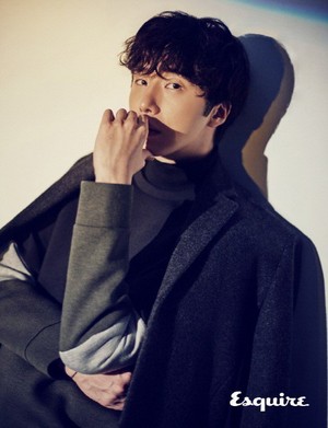 Jung Il Woo is a romantic fall gentleman for 'Esquire'
