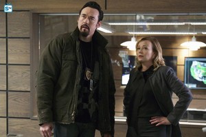  Kevin Durand as Vasiliy Fet in The Strain - 3x01 - New York Strong