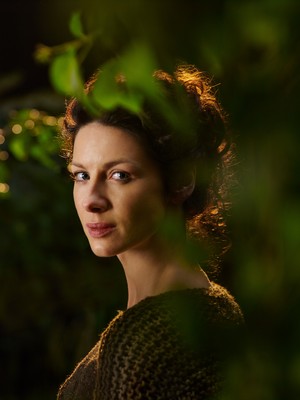  Outlander Claire Season 1 Official Picture