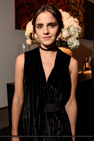  Emma Watson attends at the MoMA Film Benefit presented bởi CHANEL, A Tribute To Tom Hanks