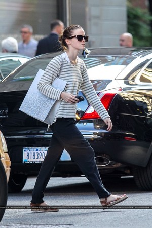  Emma Watson shopping in NYC [June 12, 2013]