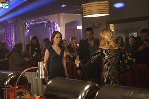  Good Behavior "Your Mama Had a Hard Night" (1x04) promotional picture