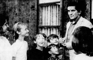 Jonathan Frid with Fans