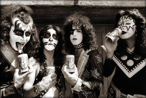  吻乐队（Kiss） ~Birmingham, Michigan…May 13, 1974 (Creem magazine)