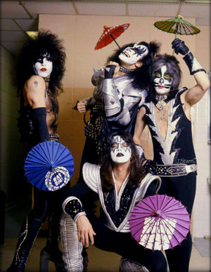  吻乐队（Kiss） ~Tokyo, Japan…March 21, 1977