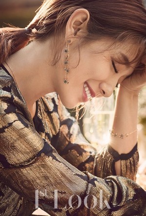  Park Shin Hye for '1st Look'