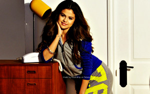  Selena kertas dinding