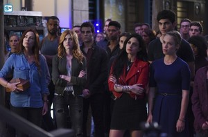  Shadowhunters - Episode 2.01 - The Guilty Blood - Promotional mga litrato